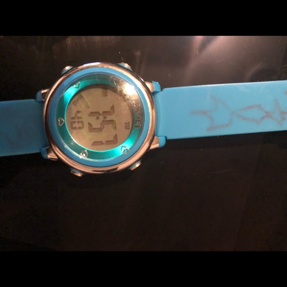 2 nice watches that keep gr8 time with new batt - Picture 3 of 4